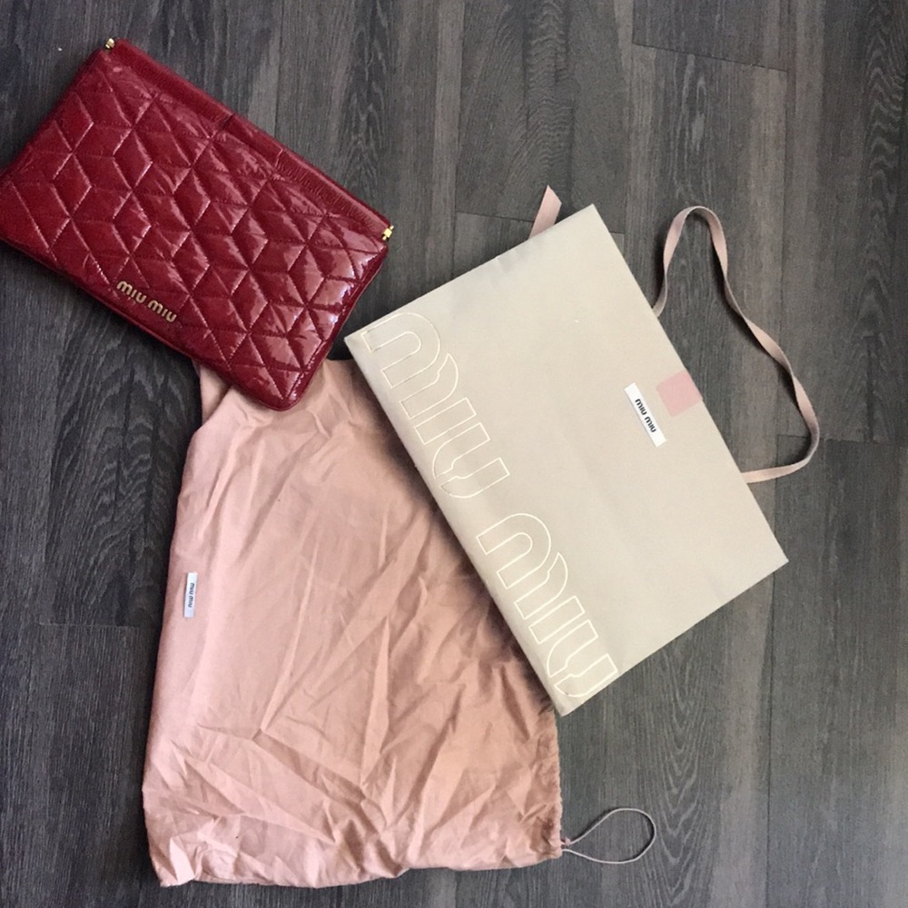 NEW Never Used MiuMiu Red Clutch bag. Matelassé leather clutch bag - Picture 6 of 15